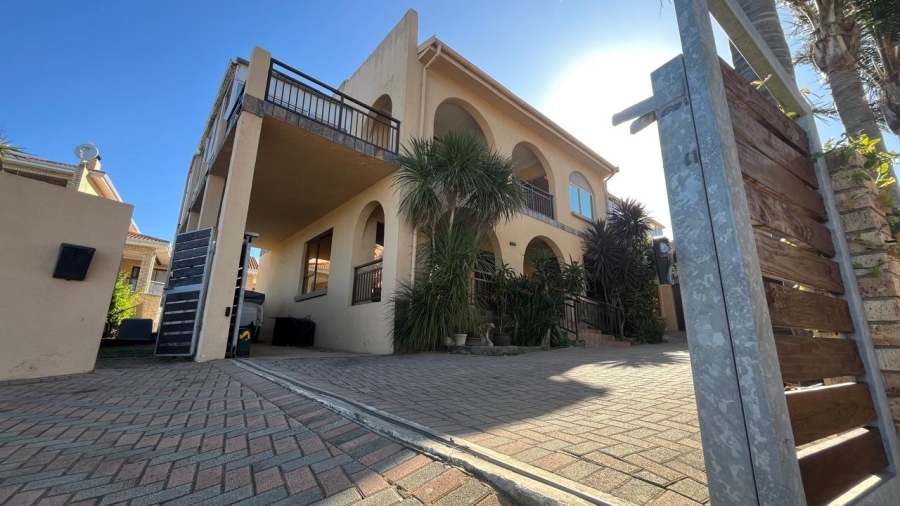 5 Bedroom Property for Sale in Wavecrest Eastern Cape